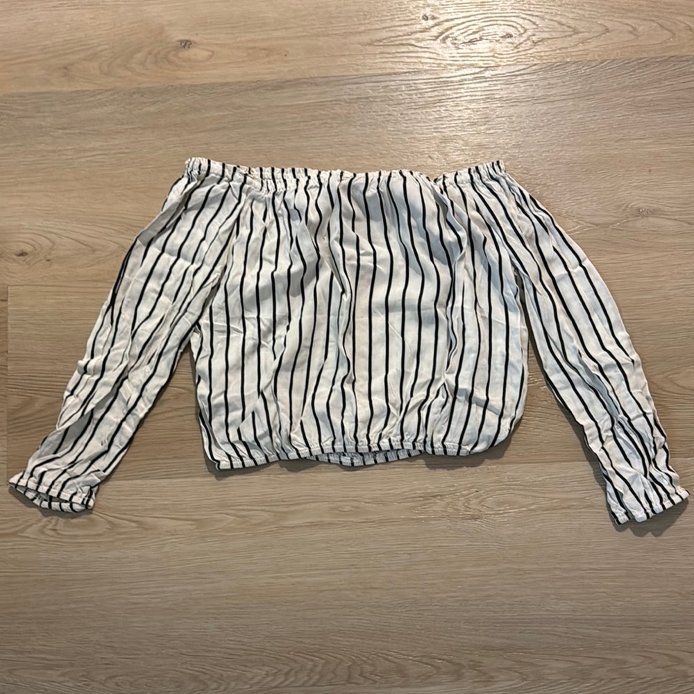 Brandy Melville Striped Off-Shoulder Blouse 🤍 One Size